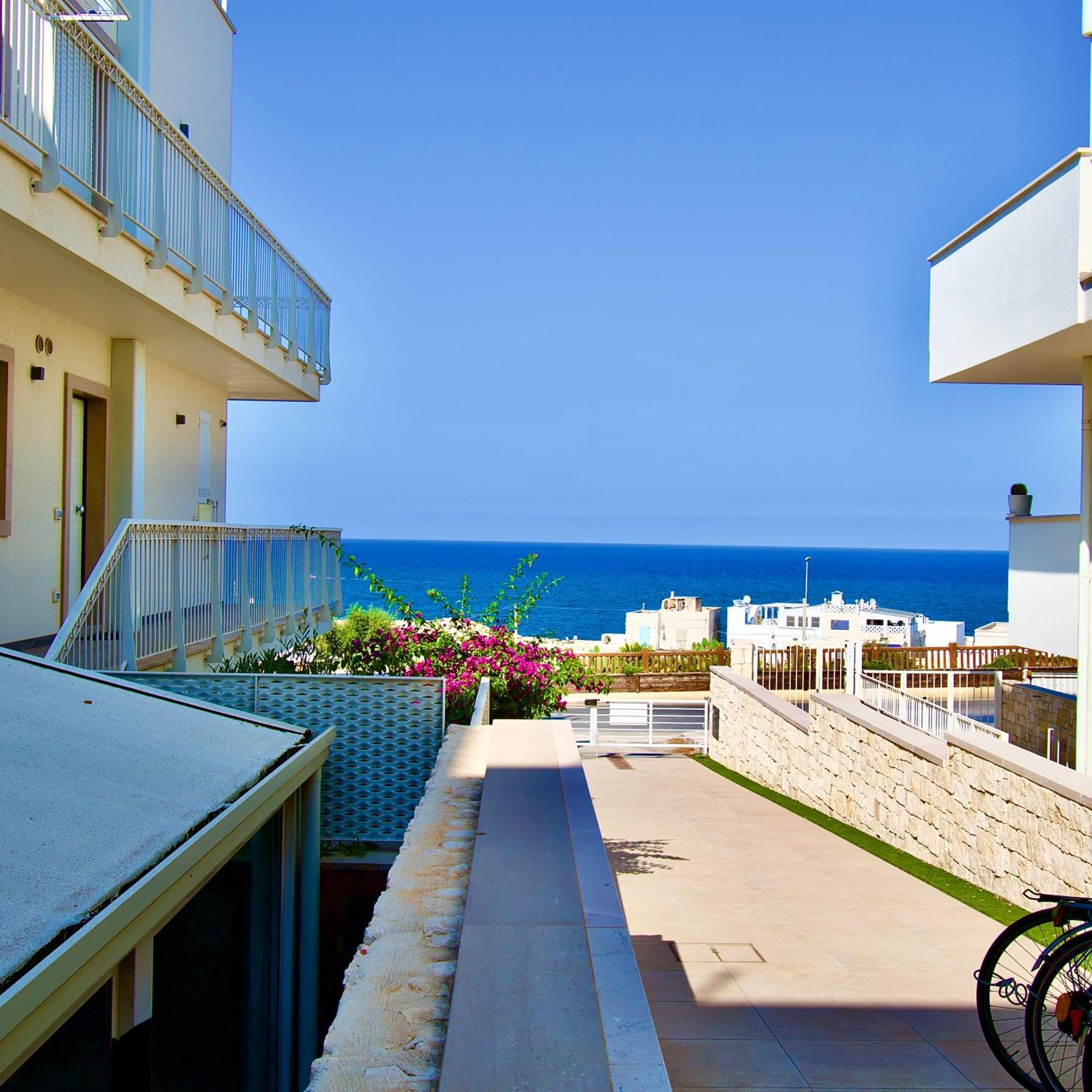 Orange Dream Hotel โปลีญาโนอามาเร ภายนอก รูปภาพ